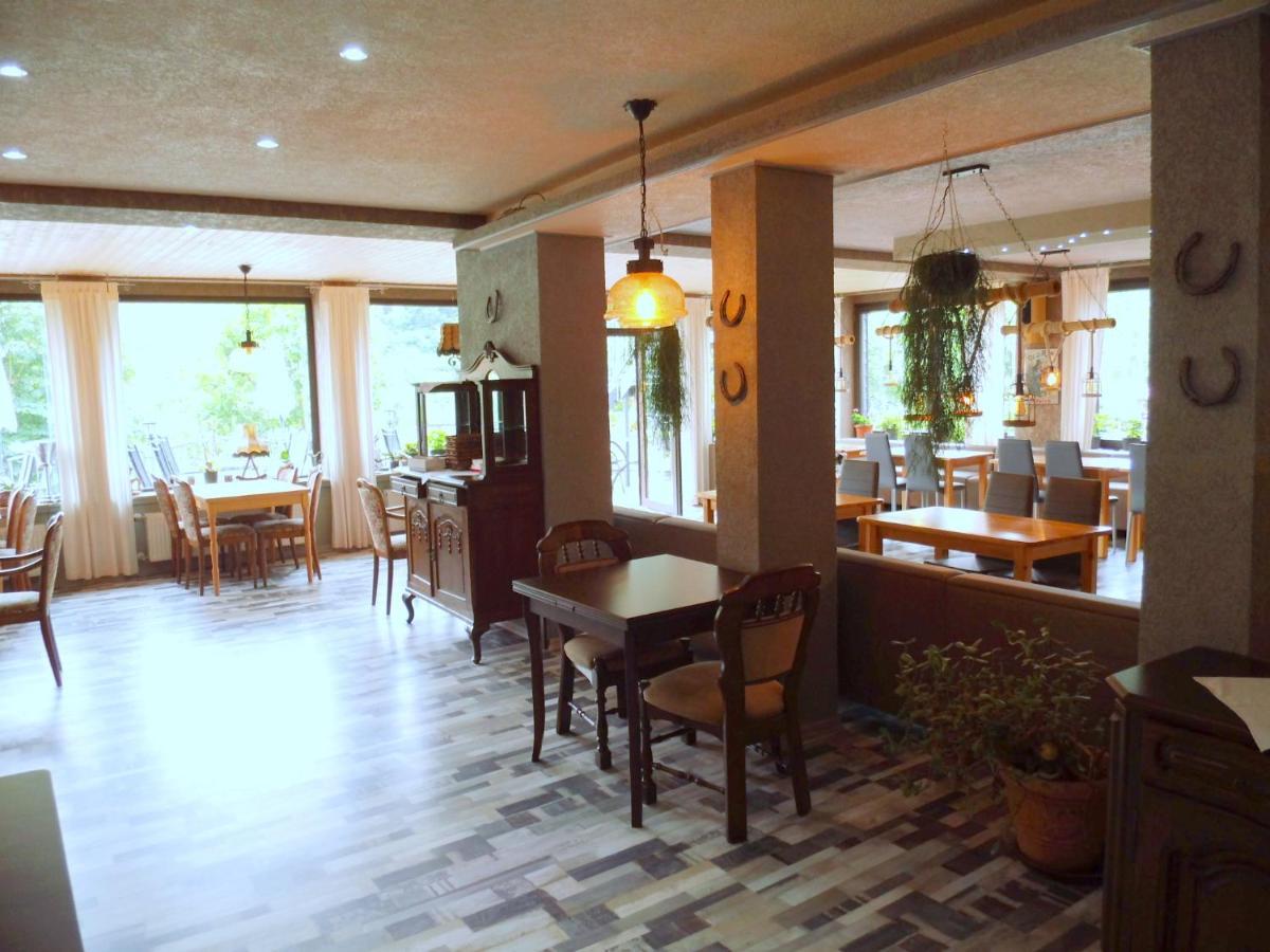 Hotel Restaurant Zum Valwiger Herrenberg Dış mekan fotoğraf